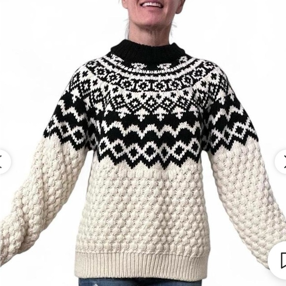 Black and White H&M Patterned Women's Sweater - Picture 3 of 3